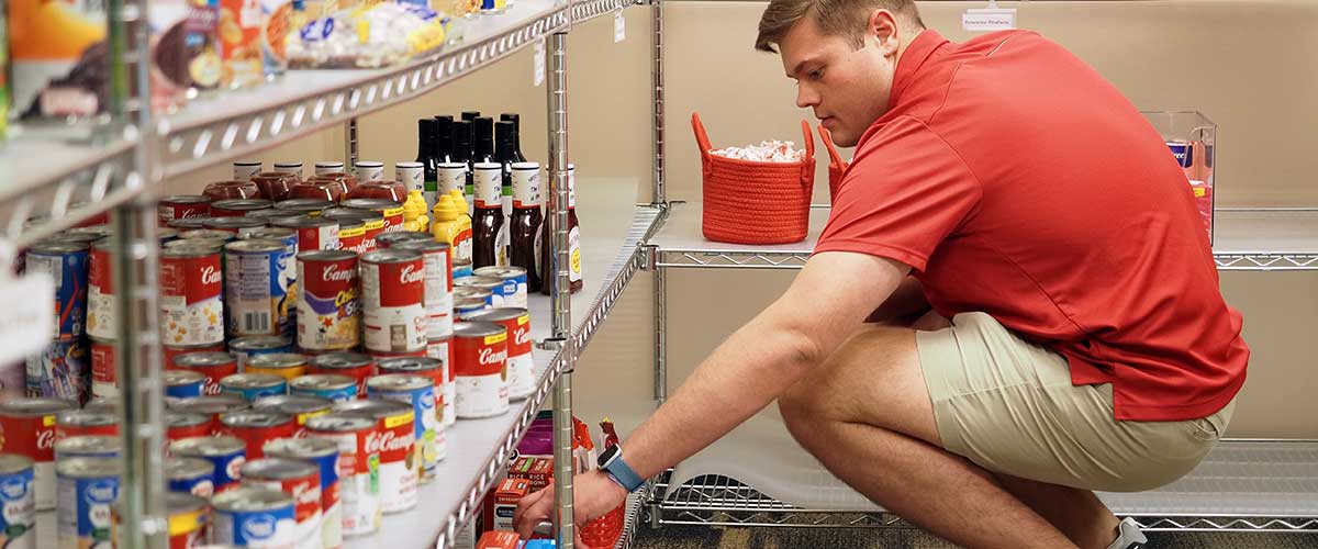 Student working in Jag Pantry.